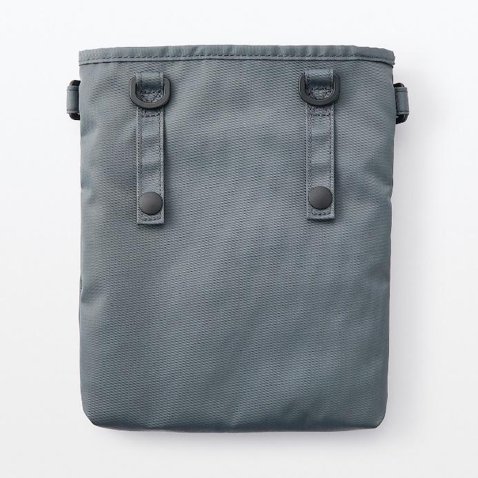 出所：無印良品 ネットストア 撥水 ペン差し付きショルダーバッグ