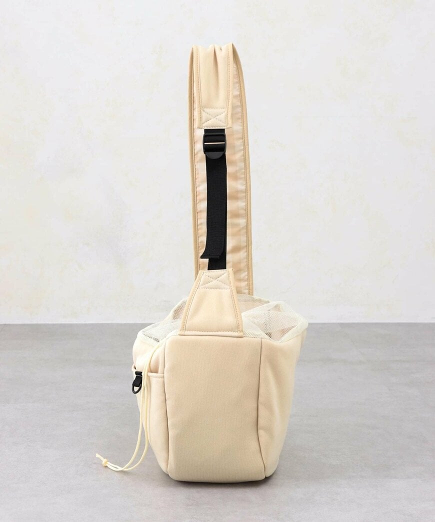 出所：3COINS公式　肩がけキャリーバッグ