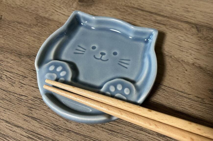 筆者撮影（セリア、箸置きプレート 肉球ねこ）