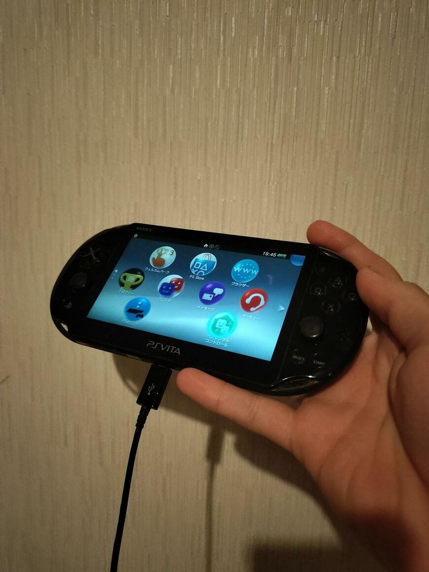 骨董市で購入した「PlayStation Vita」