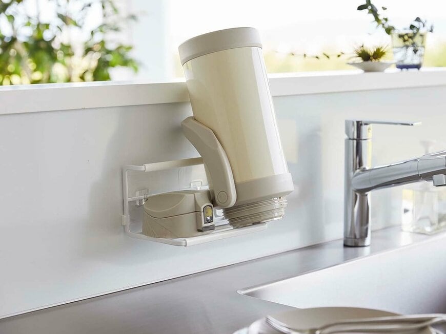 出所：山崎実業公式　フィルムフックワイドジャグボトルホルダー タワー S