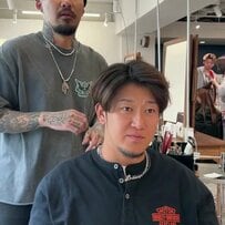 「オーラあるなぁ」美容室のイメチェン動画に元阪神選手が登場？「大人ラルフカール」の激渋スタイルに変身「びっくりした笑」「岩貞もお客さんなんやぁ」