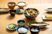 大葉たっぷり「サーモン」の夕食を公開 市川團十郎「散歩いこかーと」