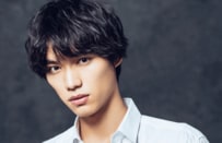 福士蒼汰、ムキムキすぎ…！衝撃の筋トレ姿を公開「すごい筋肉」「首から下が別人級」