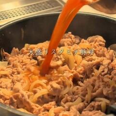 【冷凍弁当】5種類の「スタミナ豚丼弁当」がお肉たっぷりでボリューム満点　トッピングを変える簡単アレンジに「マネしてみます」の声