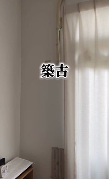 変身前の築古感のある配管と空気口