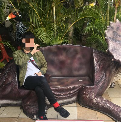 ベンチで座って撮影