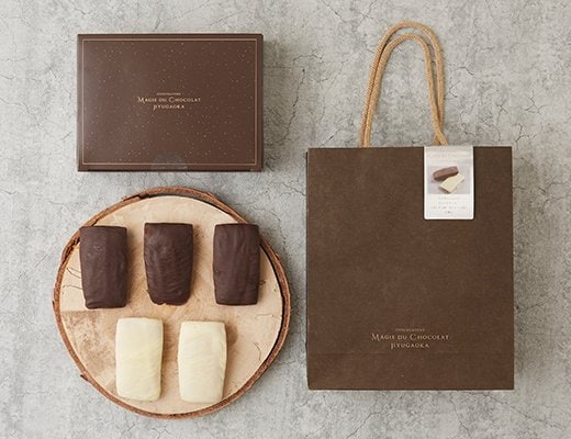 ローソンの新商品：マジドゥショコラ　オレンジケーキ(ダーク＆ホワイト)