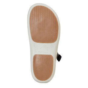 ソールにゴムを配置することで、水周りでもグリップ力を発揮