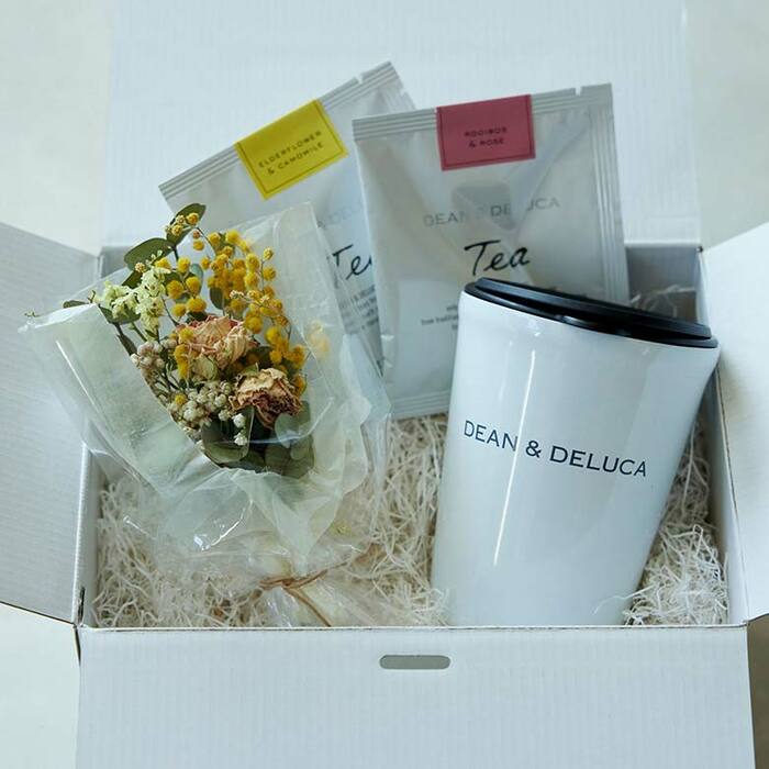 ミニドライブーケと気軽にティータイムを楽しめるタンブラーと紅茶のセット