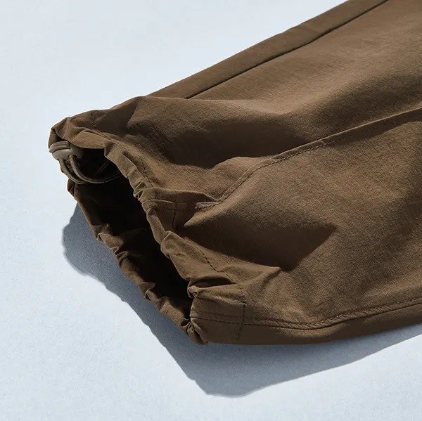 出所：ファミリーマート公式　ジョガーパンツ　ブラウン