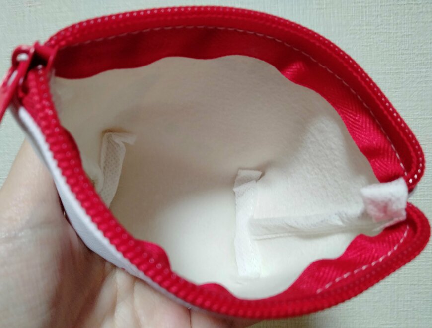 筆者撮影（ダイソー、ミニポーチ（舟形））