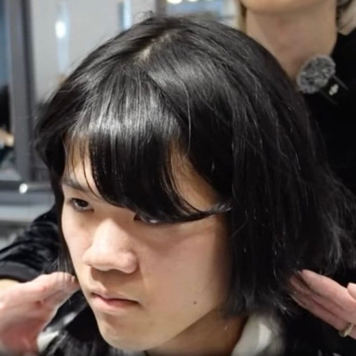 【推し活ヘア】黒髪男性が襟足に〈寒色ホワイト〉を入れて…理想のスタイルに「めっちゃいい！」と笑顔