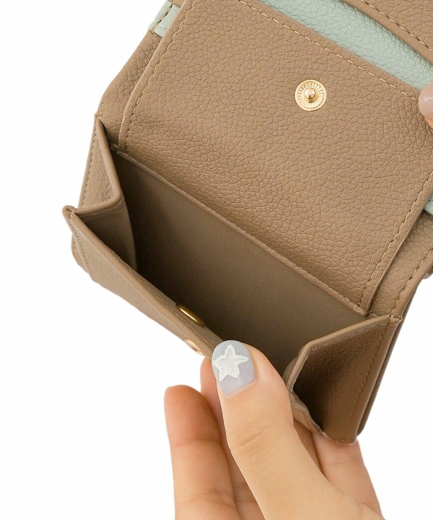 出所：3COINS公式　2つ折りバイカラーウォレット