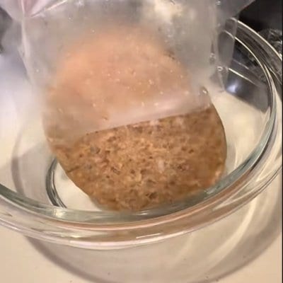 「愛情が詰まってる」こんがりジューシーな〈ハンバーグ〉の【サンドイッチ弁当】が話題