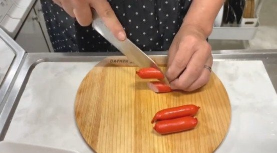 旦那さん＆子どもに作る「3人分の親子弁当」！主役の「縦長なオムライス」に、「定番ウインナー」など〈おかず〉もギッシリ！