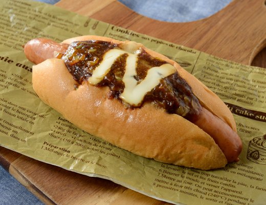 ローソンの新商品：100時間カレー監修　欧風カレードッグ