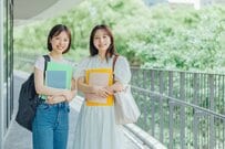 【日本学生支援機構の奨学金】返還不要の給付型は「私立・自宅外なら月7万5800円」2025年度から子ども3人以上の世帯は所得制限なしで授業料が減免される