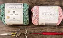 【100均セリア】毛糸2玉・製作費220円で編む「スズランのストラップチャーム」に「あっという間に作れる」「1日で9個編みました」の声