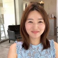 【華やかさUP】カット＆カラーで女性がイメチェン　“オレンジみを抑えて”自然なツヤを　前髪短め×レイヤーカットで大人かわいい髪型に大変身！