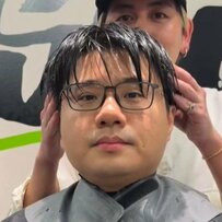 香港から来た男性「新しいスタイルにチャレンジしたい」　カットとパーマでイメチェン！本人も笑顔に！