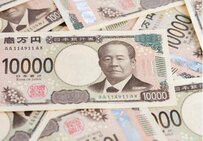 厚生年金と国民年金「年間240万円超」受給の人はどのくらいいる？ 年金一覧表でシニアの平均も確認！