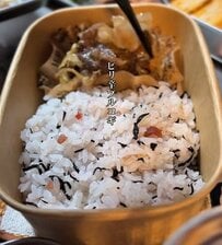 元料理人の父が作る「娘の好物弁当」デリ容器に詰めたおしゃれな韓国風おかずにに反響