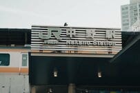 東京・中野駅の街並みを上から撮影　ビルやレトロな看板がひしめく景色に「すごい迫力」「ガウディっぽい」
