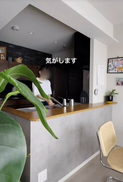 完成したコンクリート風キッチンカウンター