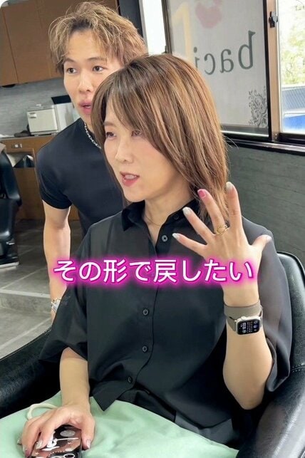 「前回が凄い良かったので」と来店した女性が、カットで伸びた分を整え、顎ラインの外ハネボブにスタイルチェンジ