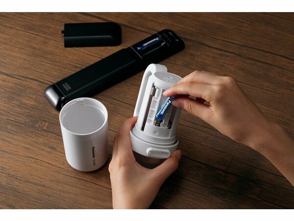 家にある電池を1本選んで入れるだけでライトが点灯