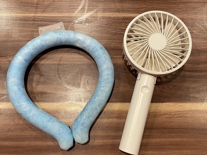 ネッククーラーとハンディファン