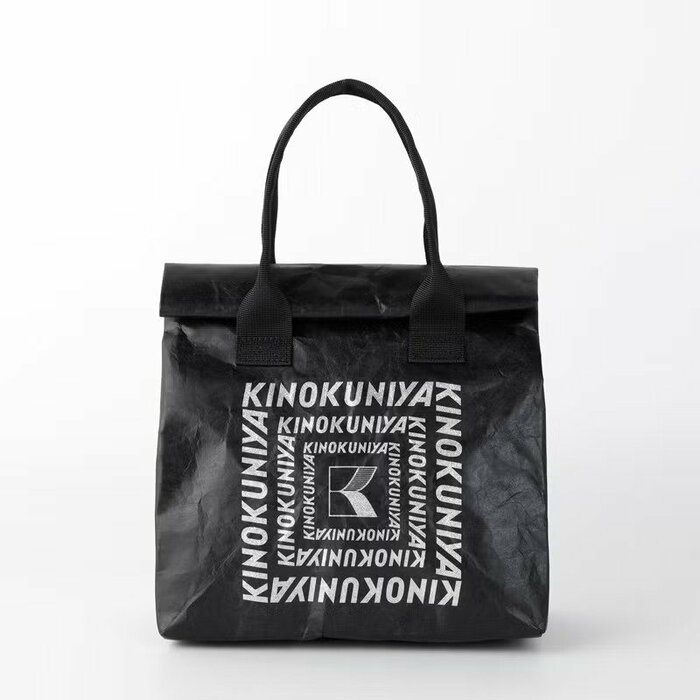 幅のあるお弁当箱やスープジャーなども安定して収まります