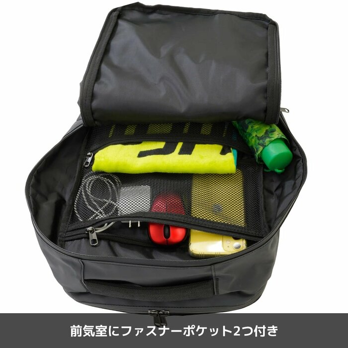 前気室にもファスナーポケットが2つ