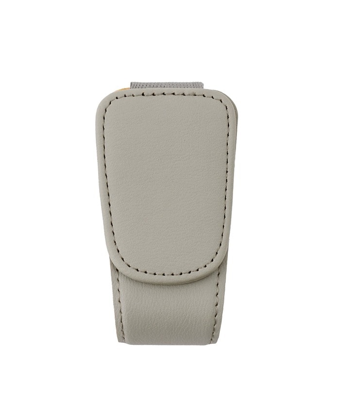 サングラスはもちろん、カードやレシートを挟むのにも便利なホルダー