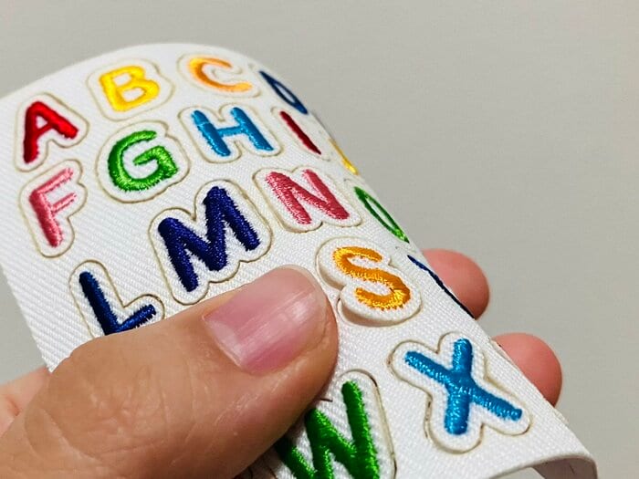 アヒルのワッペンと同様、シールとしてもアイロン接着でも使用可能