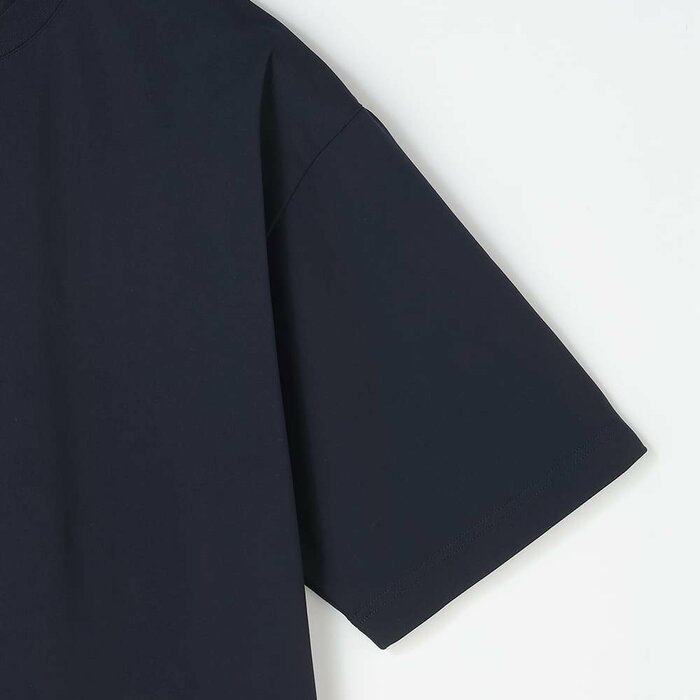 本体の素材にはポリエステル100％のタフな高機能素材を使用