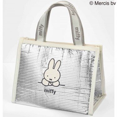 大きすぎず、かさばらない点が最大の魅力です