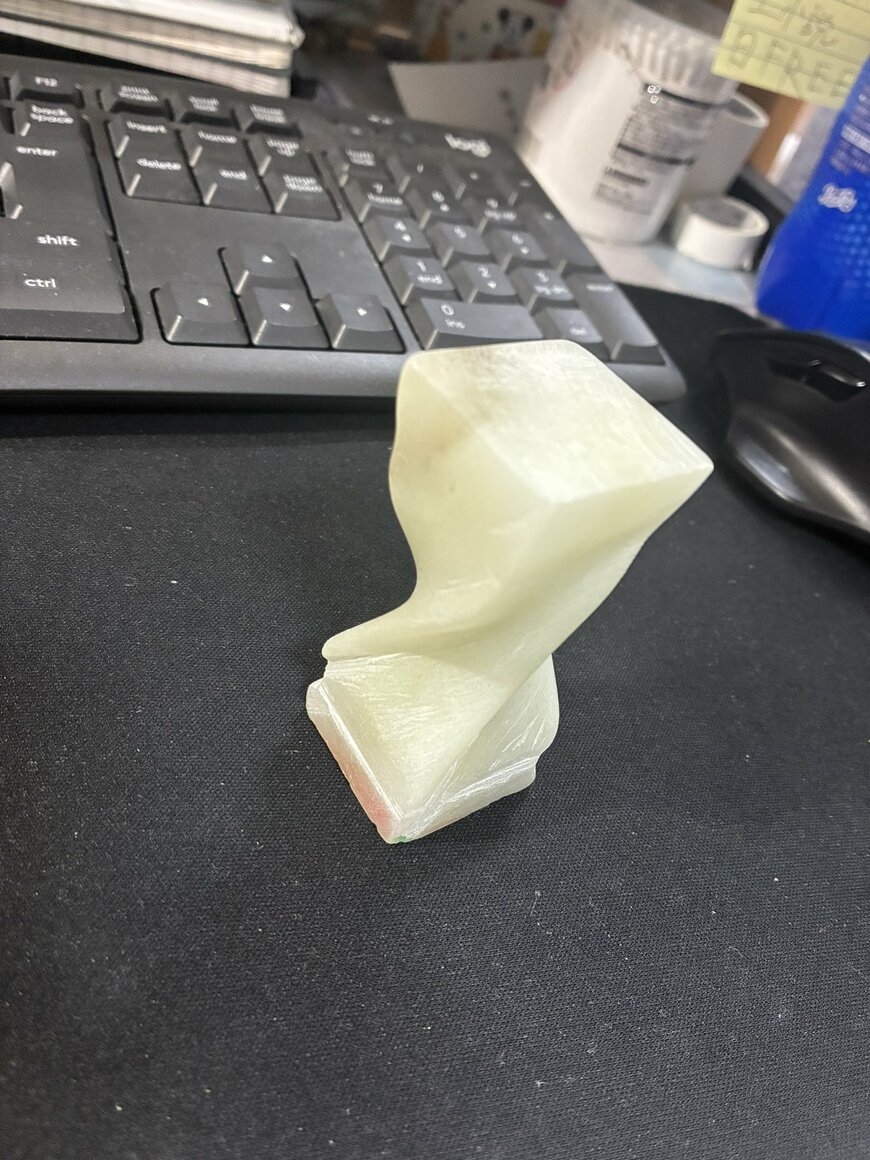 ねじれたデザインが印象的