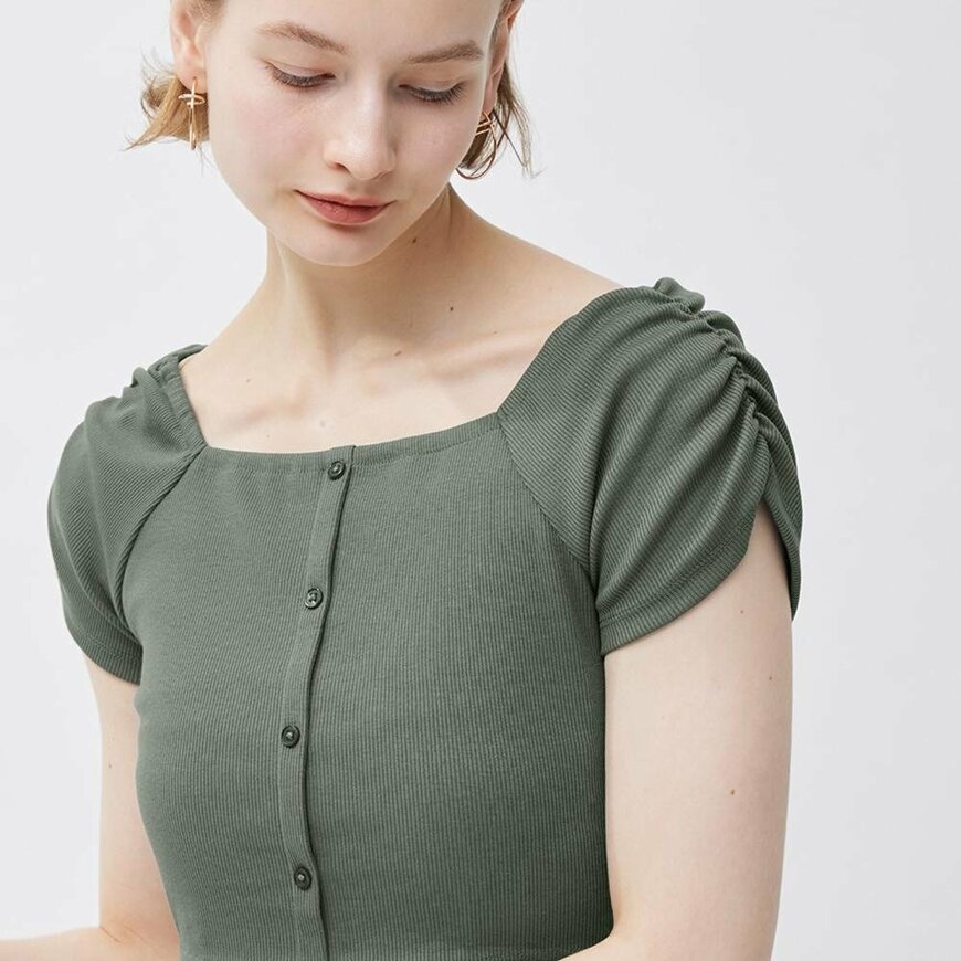 出所：GU公式　フロントボタンオフショルダーT[半袖]+T