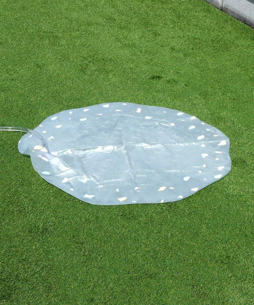 出所：パルグループ公式ファッション通販サイト 3COINS 《動画あり》噴水マット／KIDS水遊び