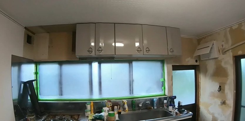 【築35年超え中古戸建てDIY】落下して割れたキッチン窓をDIYで補修！自分で直したとは思えない仕上がり