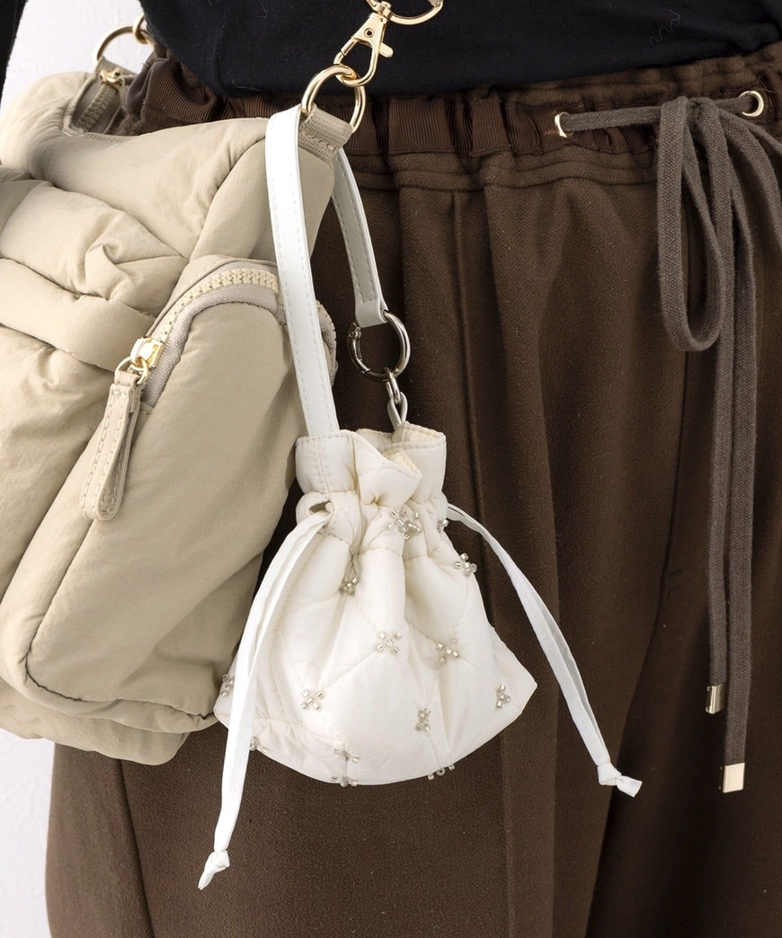 出所：パルグループ公式ファッション通販サイト　ビーズ付きキルティングミニポーチ