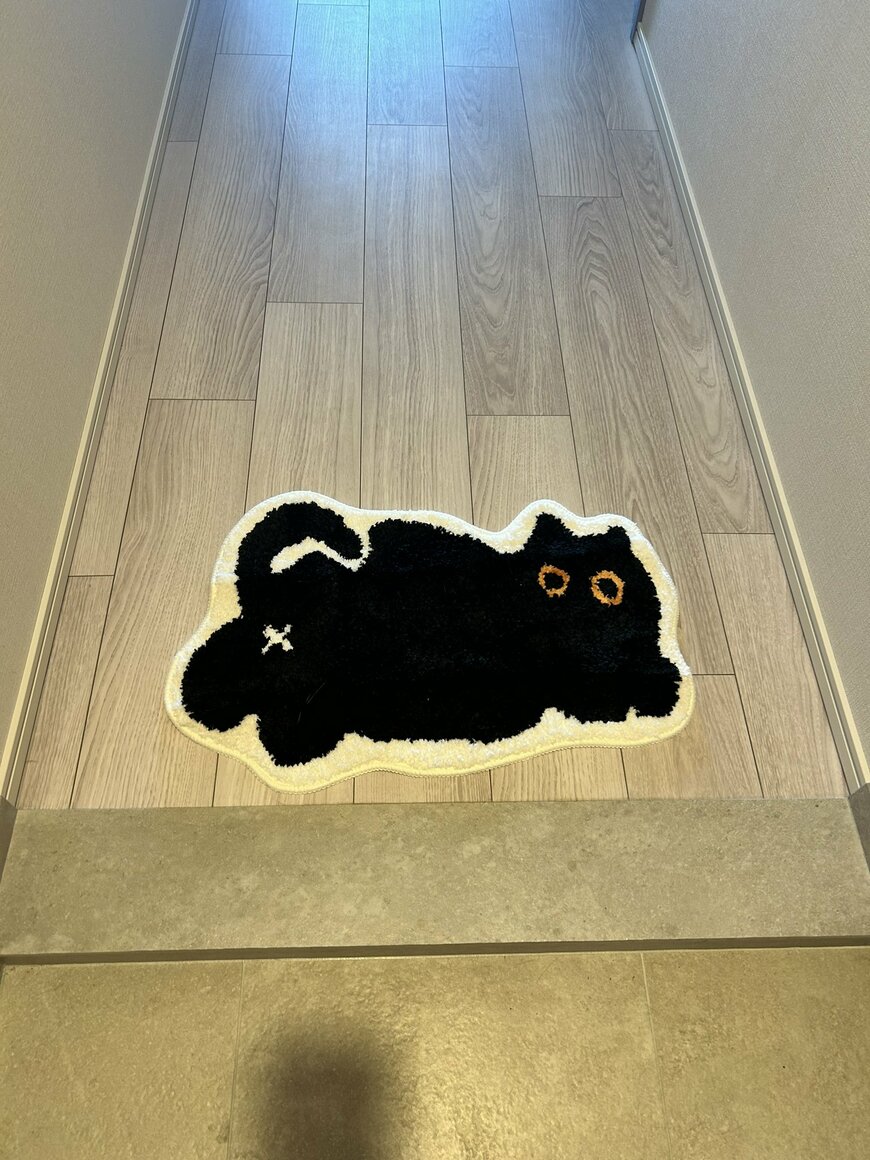 黒猫の玄関マット
