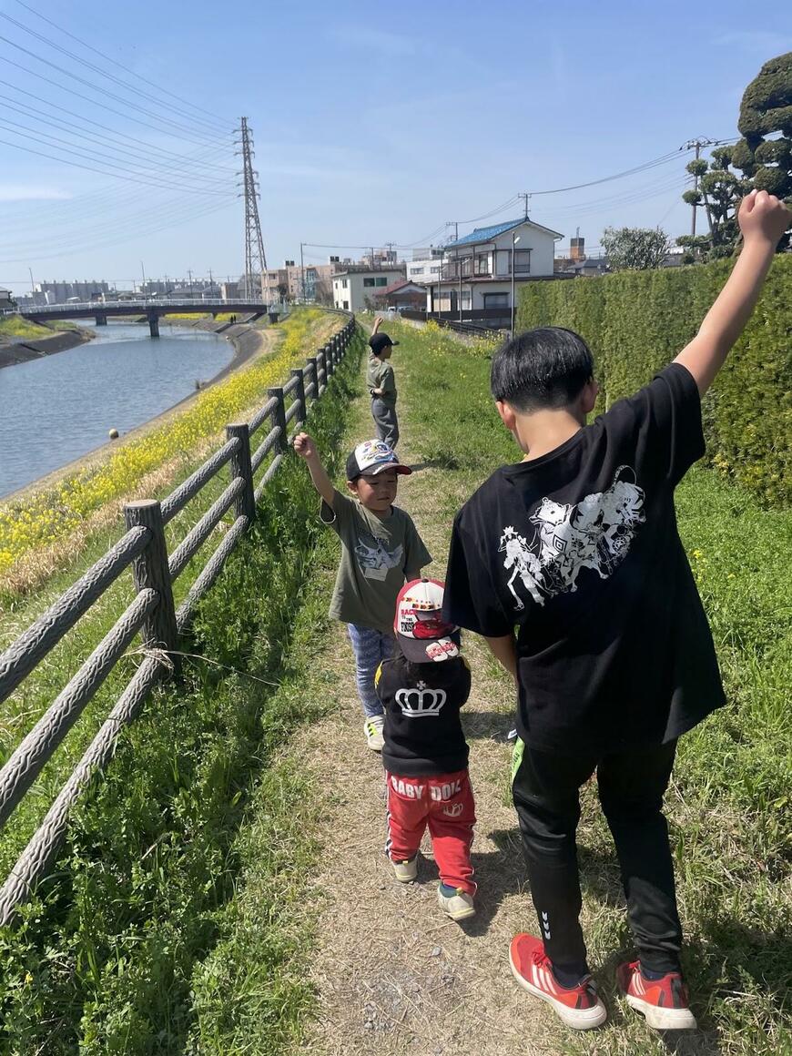 仲の良い4兄弟の写真