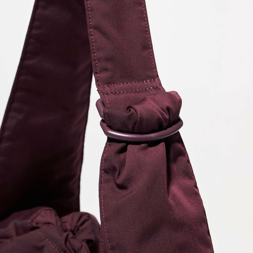 ユニクロ公式　ソフトパフィーショルダーバッグ