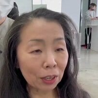 「素敵な髪型にしたい」ヘアドネーションと一緒に膝までの長い髪を切った女性が、丸みのあるショートボブにスタイルチェンジ