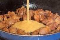 【寝坊して絶望】でも10分後には完成　炒めてごはんにドーンと乗せるだけの「最速旦那弁当」がおいしそう…