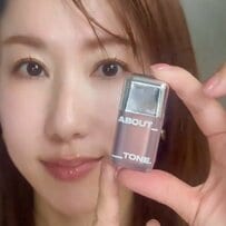「これ使って！」40代メイク講師がアバウトトーンの「リキッドチーク」で“大人世代の頬シミや赤み”へのカバー力をレビュー