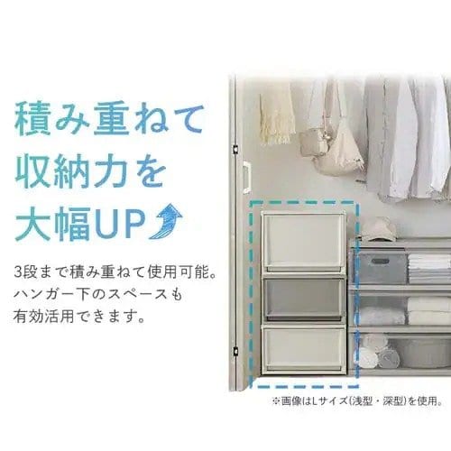 クローゼットではハンガーに掛けた衣類の下に置くのもおすすめ